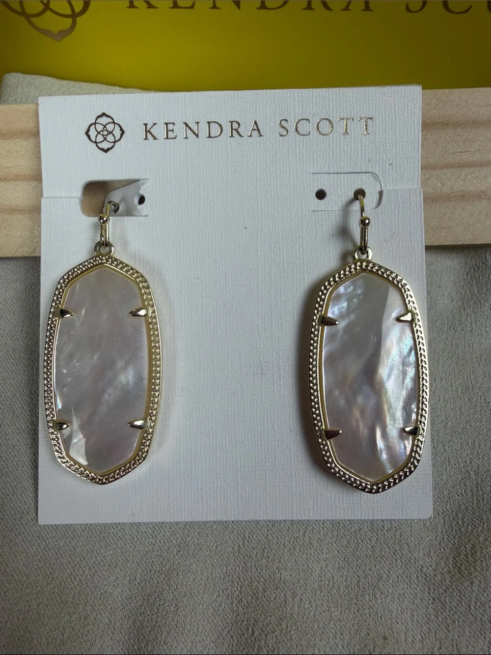 Kendra Scott Pink Mother-of-Pearl Gold-Tone Elle Drop Earrings